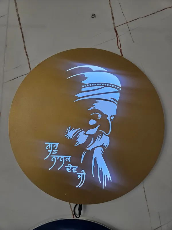 Metal_Devotional_Sikh_Quote_Round_LED_Wall_Light