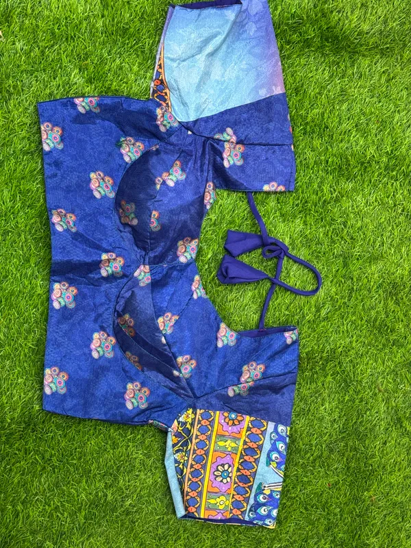 Blue_Printed_Saree_With_Tassels_For_Women