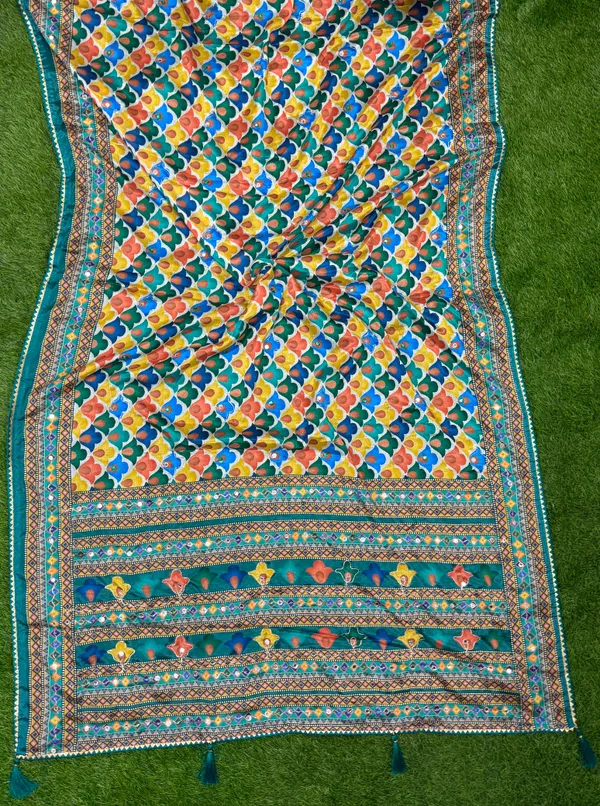 Blue_Printed_Saree_With_Blouse_Piece_For_Women