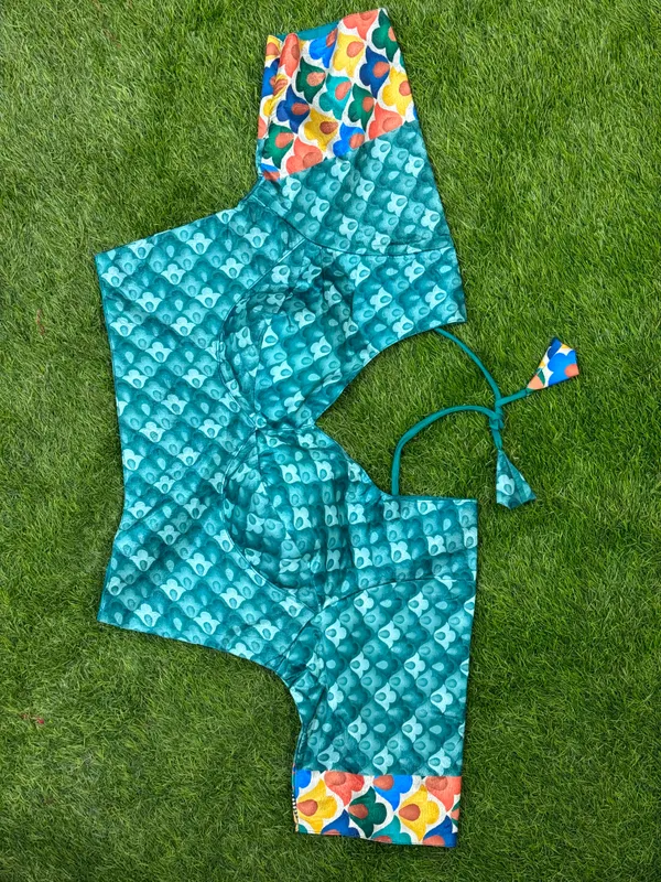 Blue_Printed_Saree_With_Blouse_Piece_For_Women