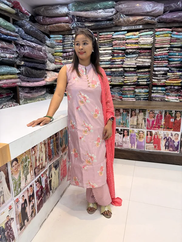 Pink_Chanderi_Sleeveless_Embroidered_Kurta_Set_For_Women