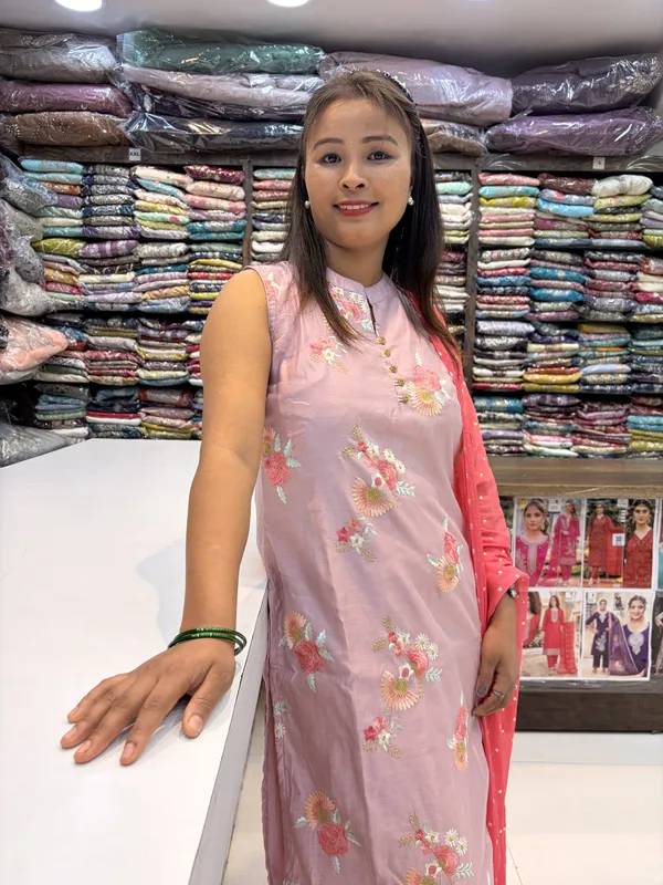 Pink_Chanderi_Sleeveless_Embroidered_Kurta_Set_For_Women