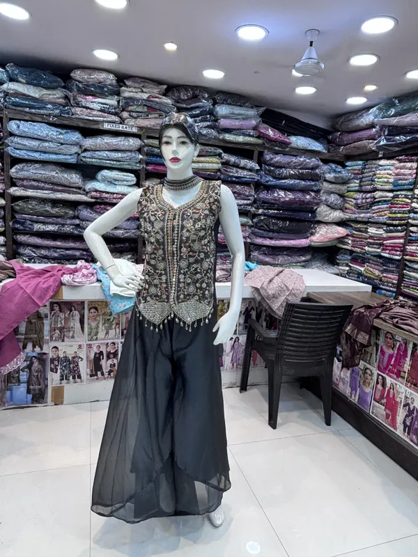 Black_Raw_Silk_Sleeveless_Embellished_Kurta_Set_For_Women