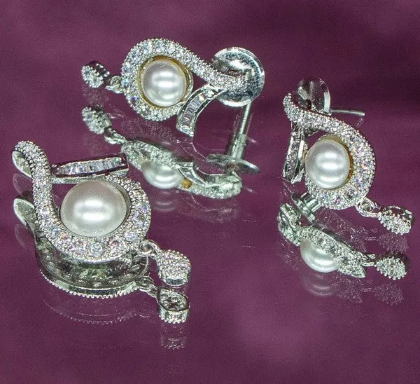 City_Girl_Ad_Brass_Regal_Essence_Pendant_Set_With_Pearl_Silver