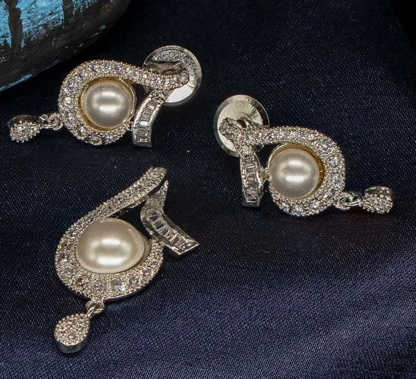 City_Girl_Ad_Brass_Regal_Essence_Pendant_Set_With_Pearl_Silver