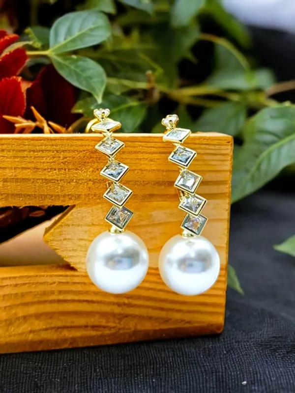 Pearl_Drop_Elegance_Stainless_Steel_Western_Earrings_Gold