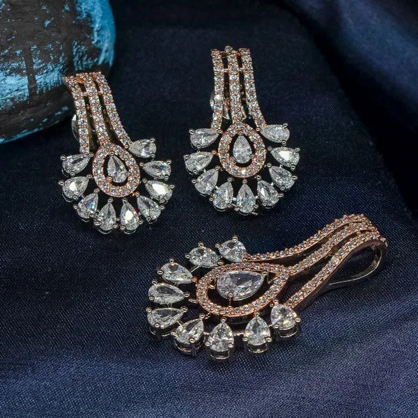 City_Girl_Ad_Brass_Royal_Grace_Pendant_Set_Rose_Gold