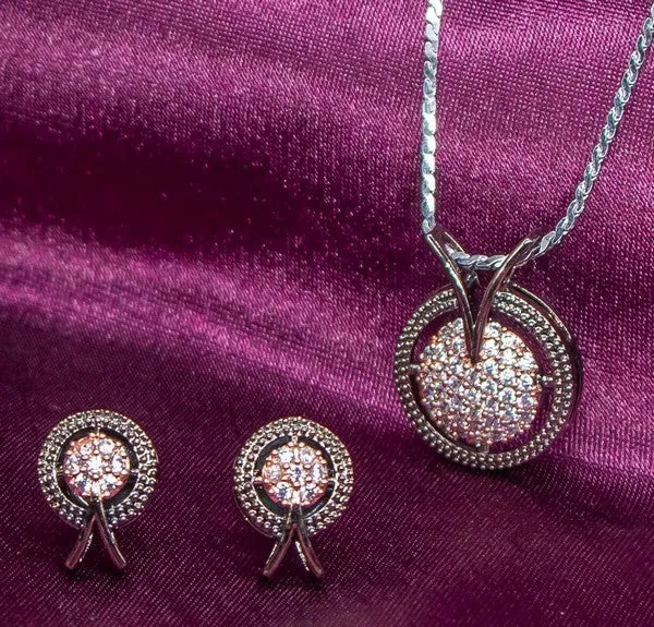 City_Girl_Ad_Brass_Radiant_Noor_Pendant_Set_Rose_Gold