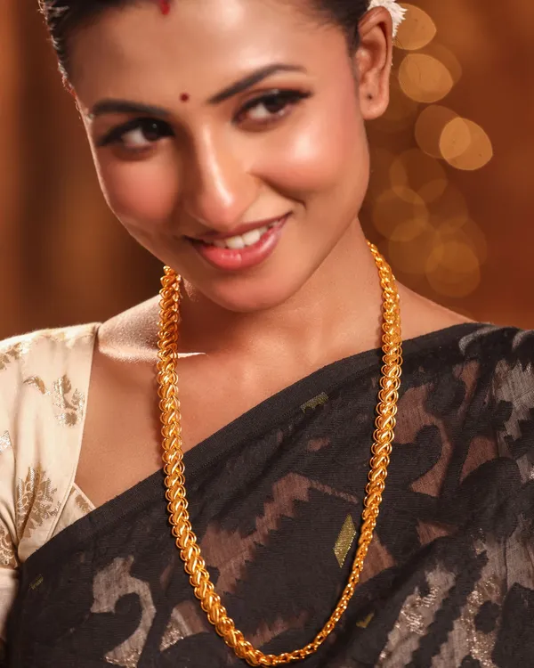 City_Girl_24ct_Gold_Plated_Copper_Chain_Necklace_For_Women_And_Men_Premium_Designer_Braided_Lotus_Chain_Party_Daily_Wear_Gold