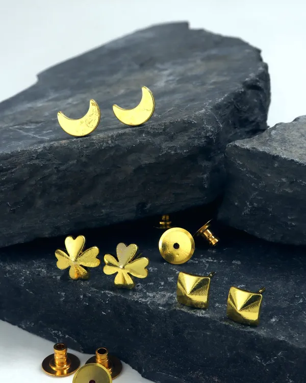 Gold_Plated_Designer_Stud_Earrings_Gold