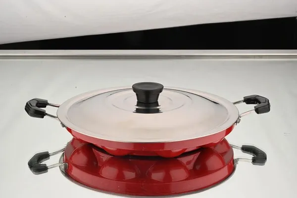 BartanJi_with_Lid_1.2_L_capacity_20_cm_diameter_(Aluminium,_Non-stick)