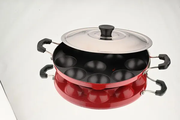 BartanJi_with_Lid_1.2_L_capacity_20_cm_diameter_(Aluminium,_Non-stick)