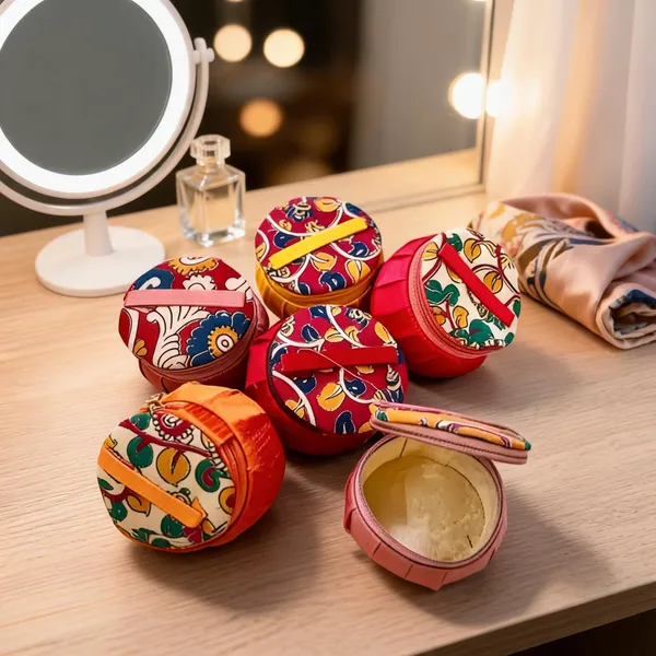 Traditional_Matki_Shape_Kalamkari_Bangle_Box_&_Jewellery_Organiser_for_Women_|_Fabric_Chudi_Storage_Case_with_Zipper_&_Handle_|_Ideal_Wedding,_Mehendi_&_Housewarming_Return_Gifts_(Pack_of_6,_Multicolor)