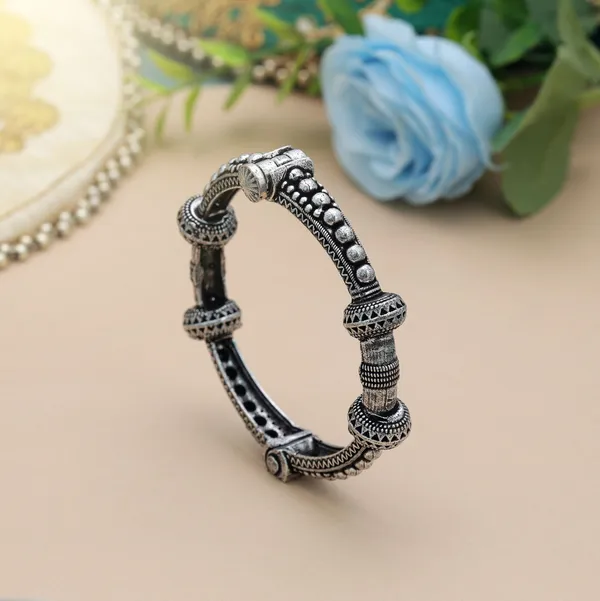 Antique_Silver_Design_Kada_Bracelet_for_Women_Traditional_Ethnic_Cuff_Bangle_