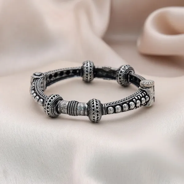 Antique_Silver_Design_Kada_Bracelet_for_Women_Traditional_Ethnic_Cuff_Bangle_
