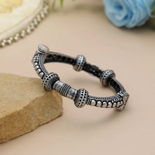 Antique_Silver_Design_Kada_Bracelet_for_Women_Traditional_Ethnic_Cuff_Bangle_