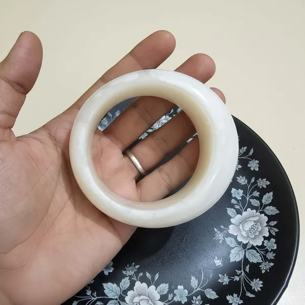 Elegant_White_Plain_Round_Bangles_for_Women