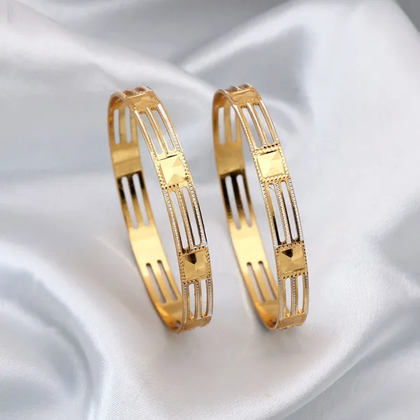 Gold_Plated_Geometric_Designer_Fashion_Bangle