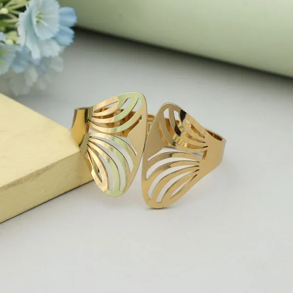 Golden_Leaf_Pattern_Designer_Bracelet