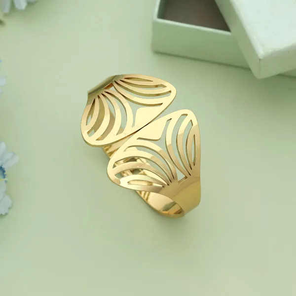 Golden_Leaf_Pattern_Designer_Bracelet