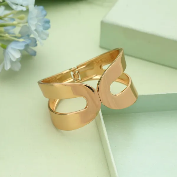 Golden_Modern_Open_Band_Bracelet