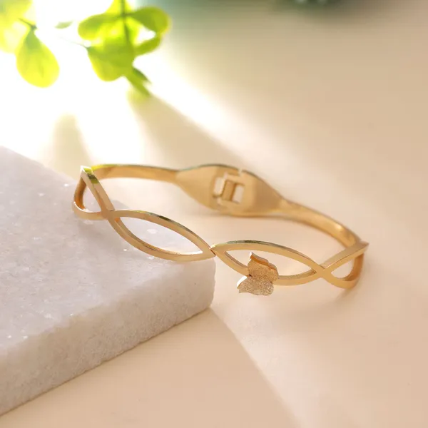 Heart_Gold-Plated_Adjustable_Cuff_Bracelet_for_Women_|_Elegant_Crystal_Accent_Bracelet