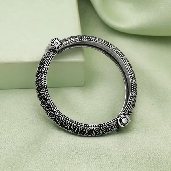 Oxidized_Silver_Kada_Bangle_with_Traditional_Floral_&_Paisley_Engraved_Design_for_Women