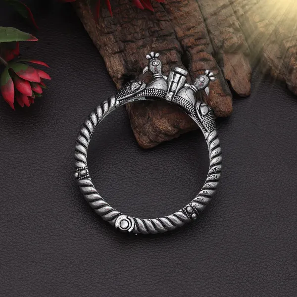 Oxidized_Silver_Kada_openable_Bangle_with_Traditional_Floral_&_Paisley_Engraved_Design_for_Women