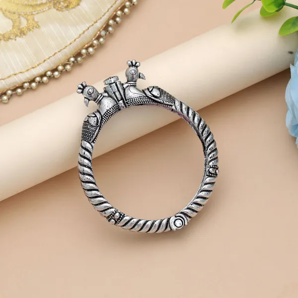 Oxidized_Silver_Kada_openable_Bangle_with_Traditional_Floral_&_Paisley_Engraved_Design_for_Women