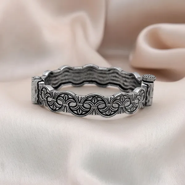 Silver_Design_Kada_Bracelet_for_Women_Traditional_Ethnic_Cuff_Bangle_