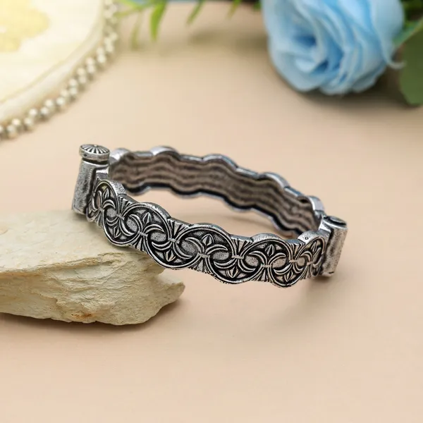 Silver_Design_Kada_Bracelet_for_Women_Traditional_Ethnic_Cuff_Bangle_