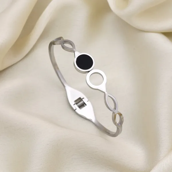 Silver_Tone_Black_Stone_Designer_Bracelet_for_Women_Size