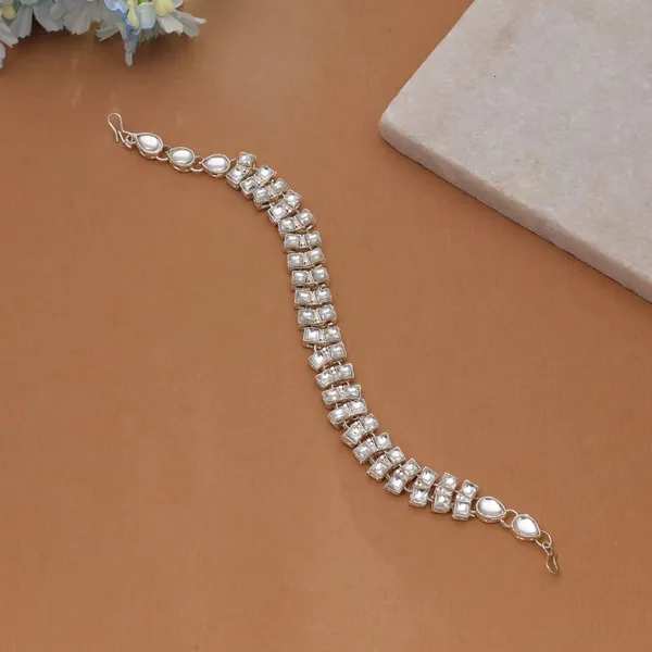 White_Color_Kundan_Designer_Mathapatti