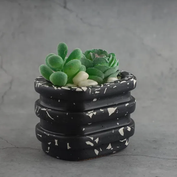 Tri_Rib_Decorative_Vase