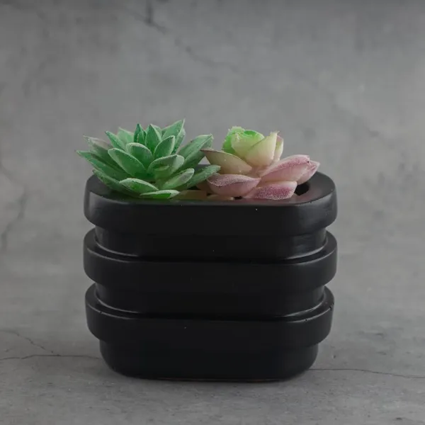 Tri_Rib_Decorative_Vase