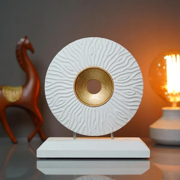 Echo_Loop_Decorative_Showpiece