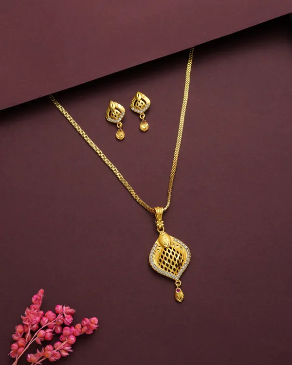 Gold_Alloy_Lattice_Pendant_Necklace_And_Earrings_Set_For_Women