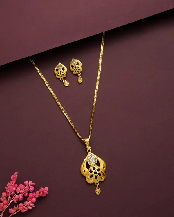 Gold_Alloy_Floral_Pendant_Necklace_And_Earrings_Set_For_Women