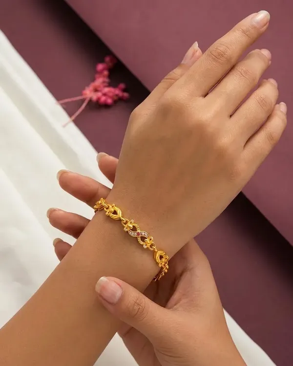 Gold_Metal_Floral_Leaf_Decorative_Bracelet_For_Women