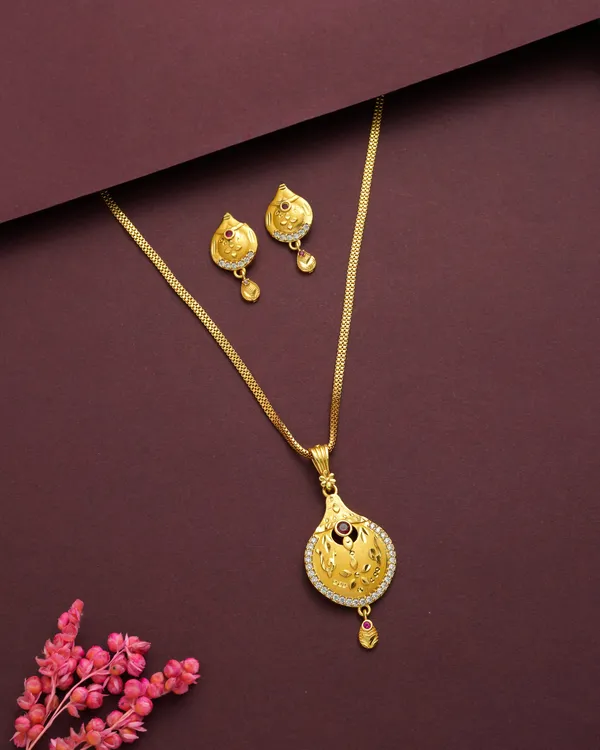 Gold_Alloy_Teardrop_Pendant_Necklace_And_Earrings_Set_For_Women