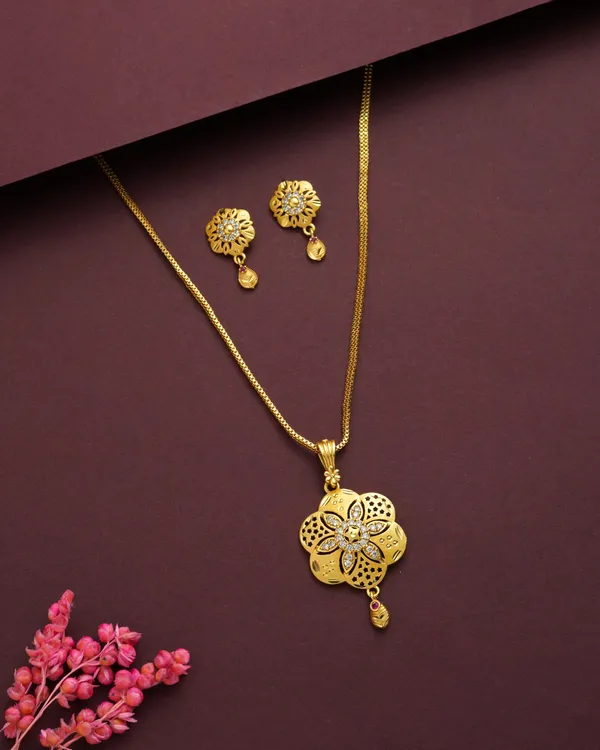 Gold_Alloy_Floral_Necklace_Set_For_Women