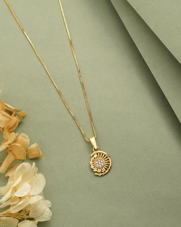 Gold_Alloy_Crystal_Round_Pendant_Necklace_For_Women