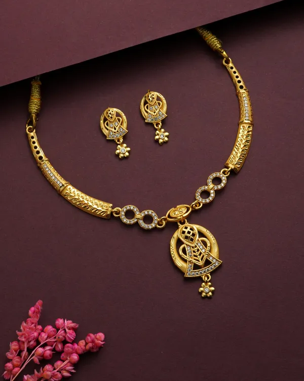Gold_Metal_Ornate_Traditional_Necklace_Set_For_Women