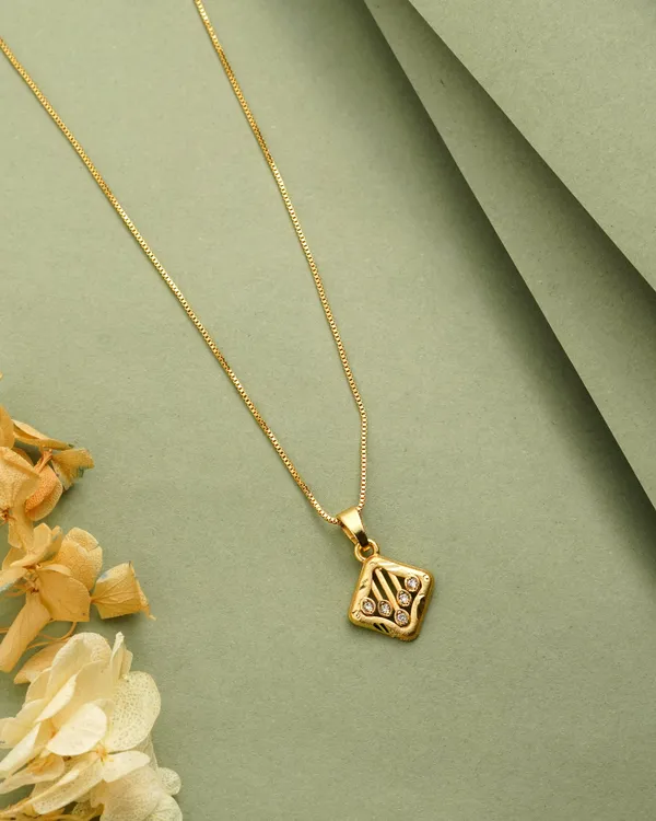 Gold_Alloy_Geometric_Square_Pendant_Necklace_For_Women
