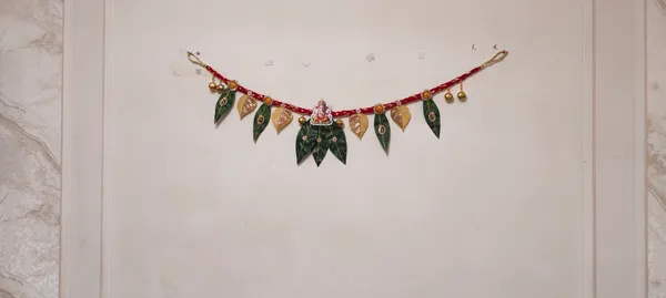 Acrylic_Braid_With_Artificial_Mango_Leaf_Dwar_Toran
