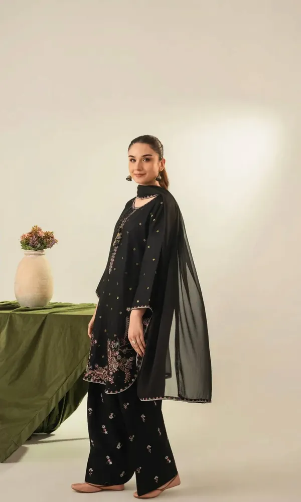 Black_Crepe_Silk_Straight_Floral_Embroidered_Kurta_Set_For_Women