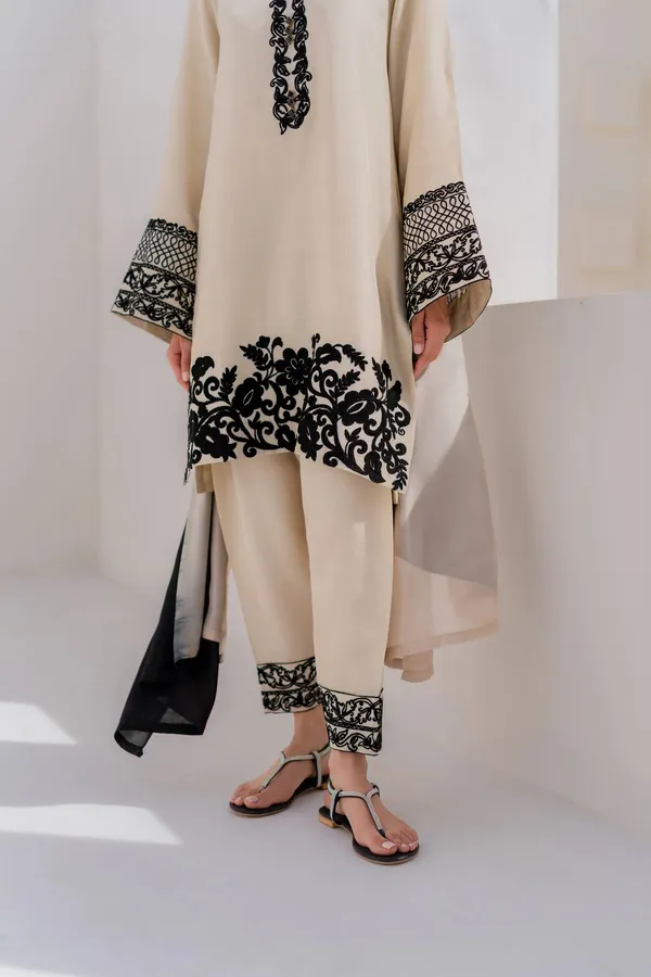 Cream_Crepe_Silk_Straight_Floral_Embroidered_Kurta_Set_For_Women