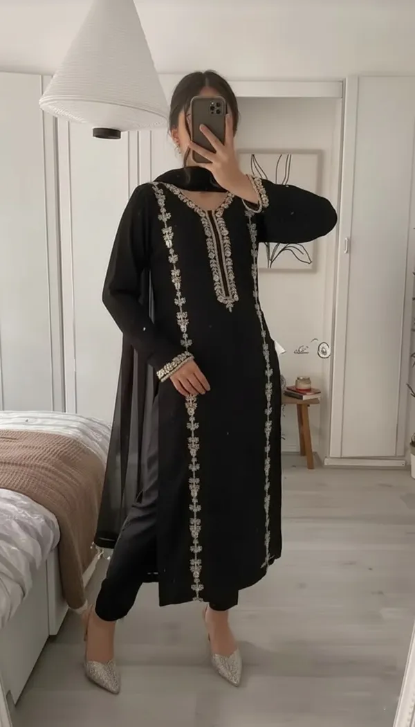 Black_Georgette_Straight_Floral_Embroidered_Kurta_Set_For_Women