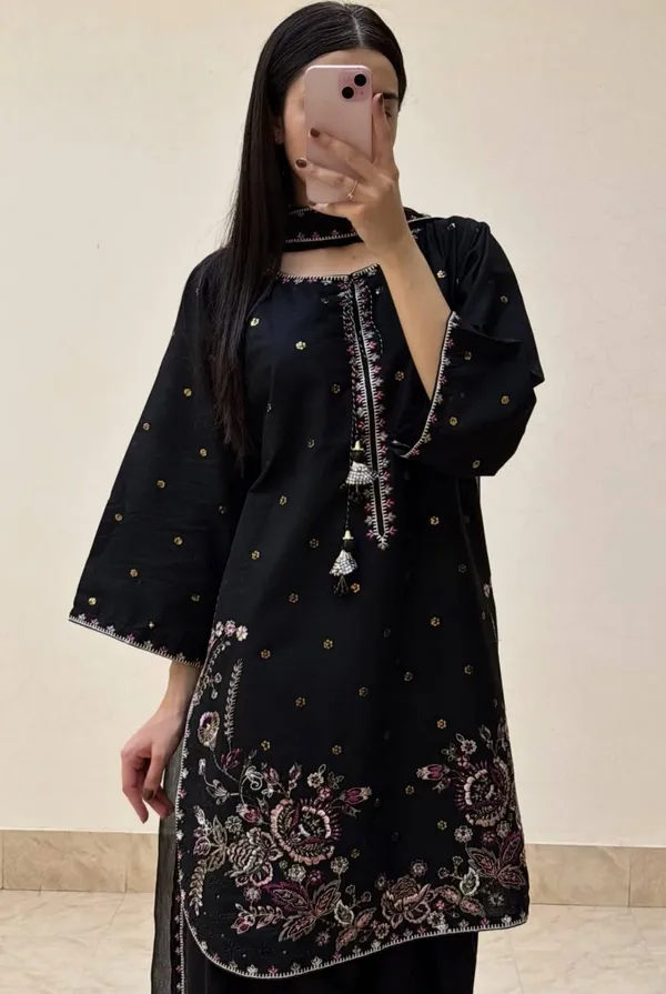Black_Crepe_Silk_Straight_Floral_Embroidered_Kurta_Set_For_Women