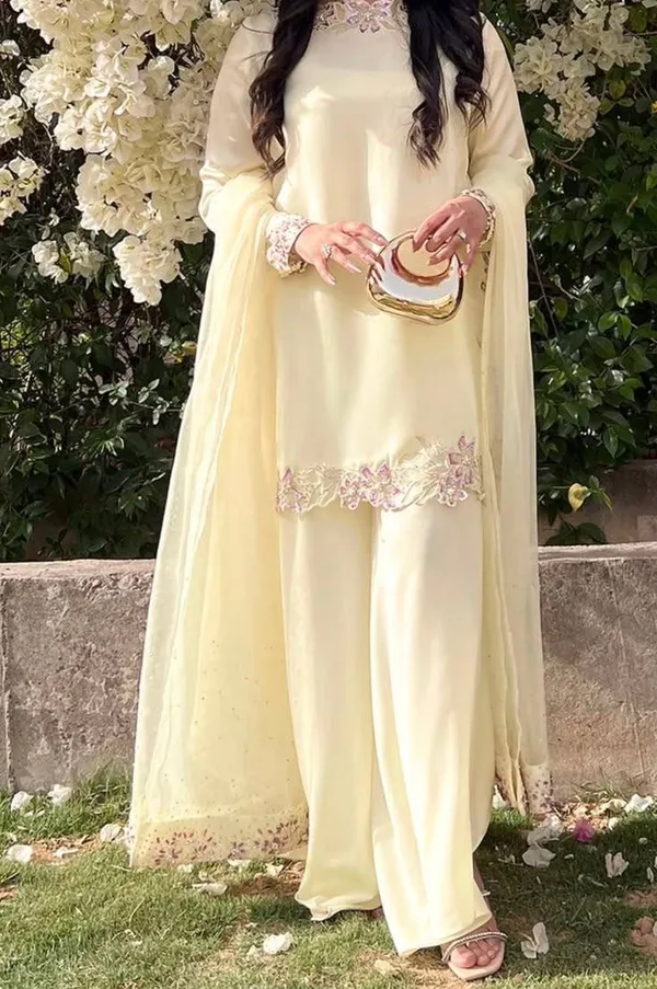 Cream_Cotton_Silk_Straight_Floral_Embroidered_Suit_Set_For_Women